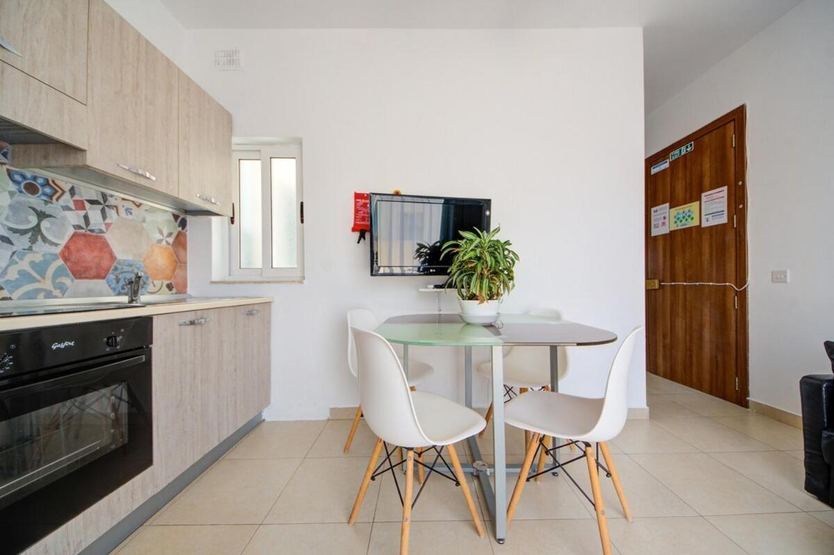 Azure Haven - Gzira Apartments And Penthouse By Shortletsmalta Oda fotoğraf