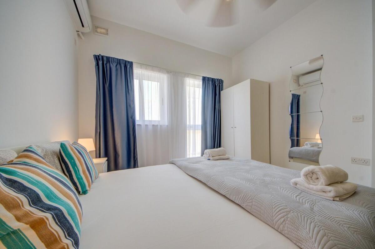 Azure Haven - Gzira Apartments And Penthouse By Shortletsmalta Oda fotoğraf
