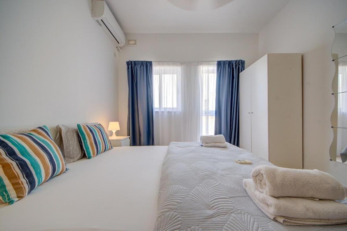 Azure Haven - Gzira Apartments And Penthouse By Shortletsmalta Oda fotoğraf