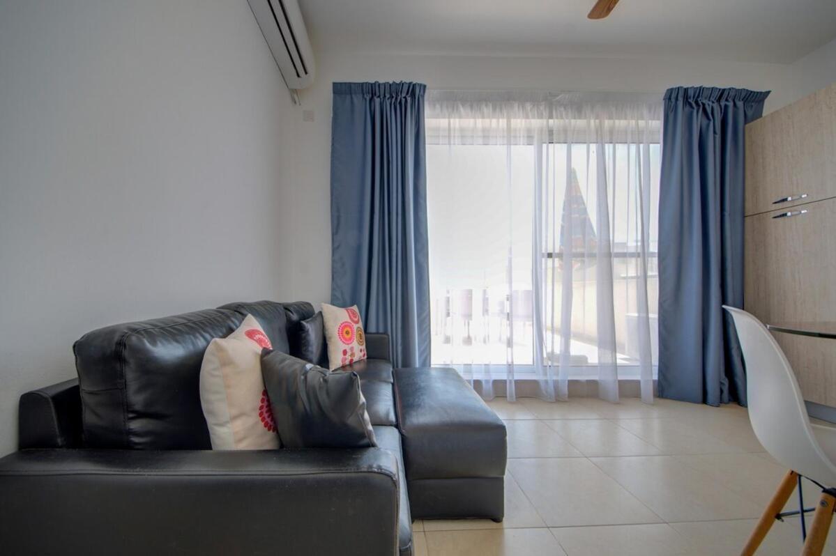 Azure Haven - Gzira Apartments And Penthouse By Shortletsmalta Oda fotoğraf