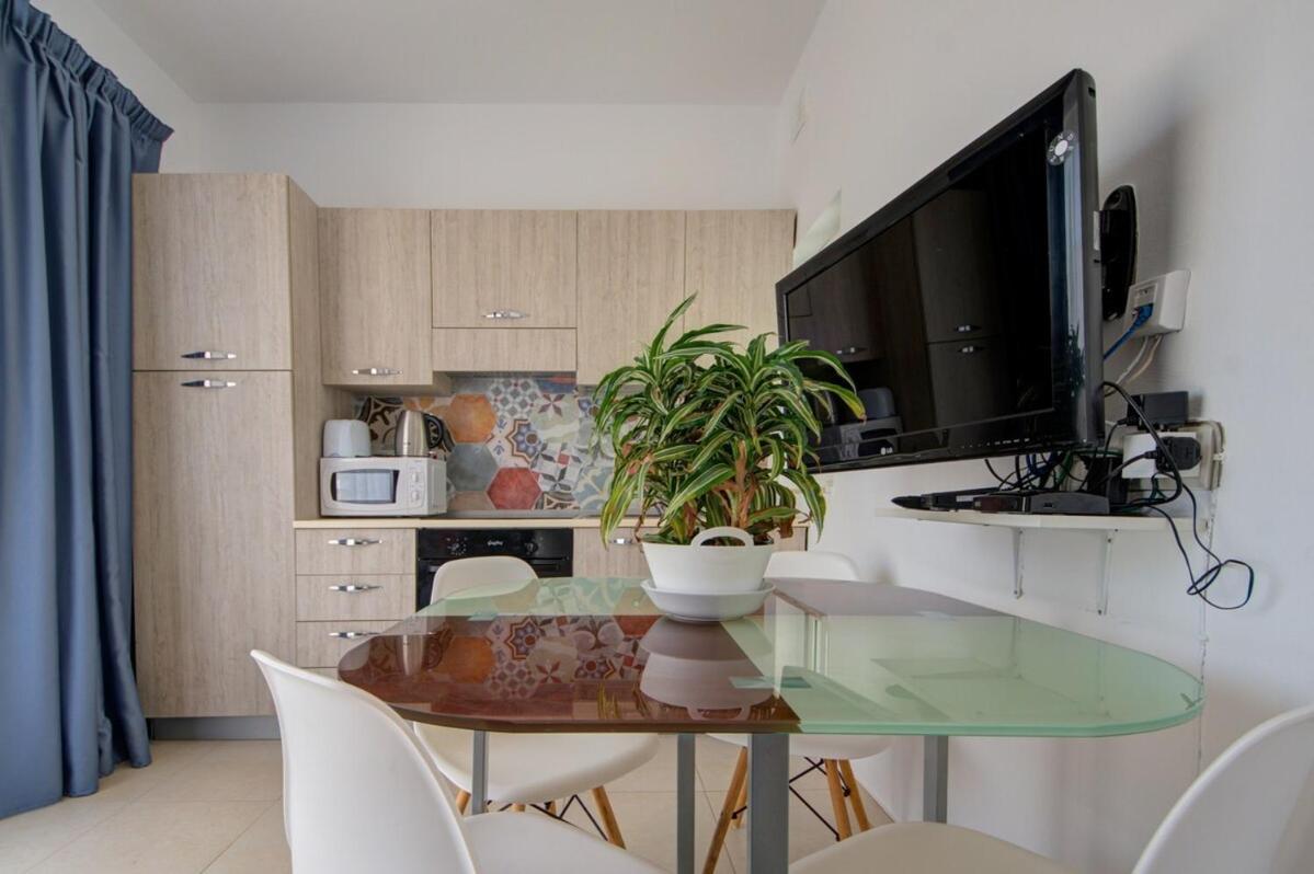 Azure Haven - Gzira Apartments And Penthouse By Shortletsmalta Oda fotoğraf